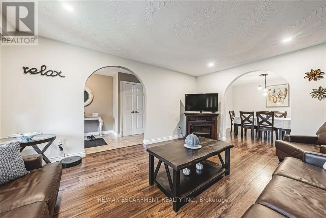 477 QUEEN VICTORIA DRIVE