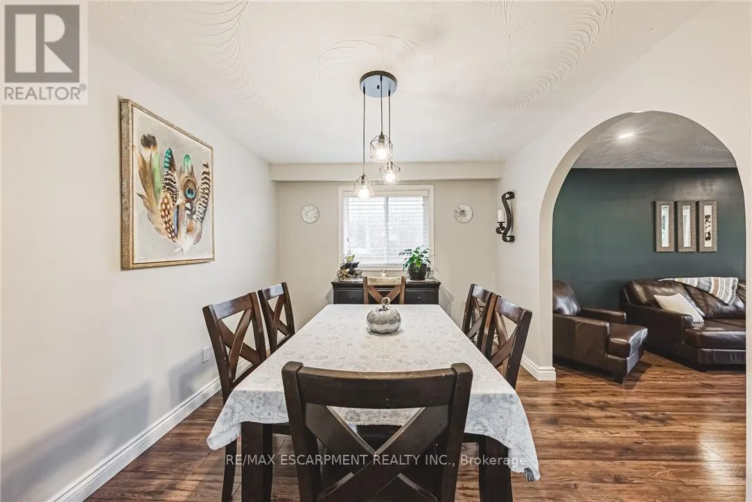 477 QUEEN VICTORIA DRIVE