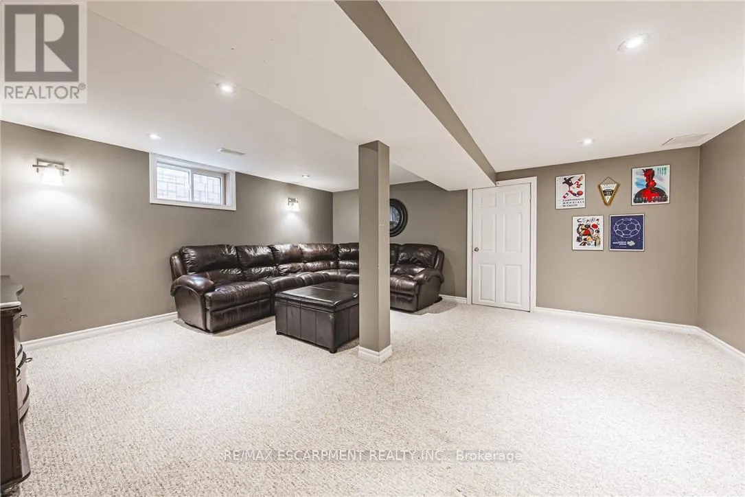 477 QUEEN VICTORIA DRIVE