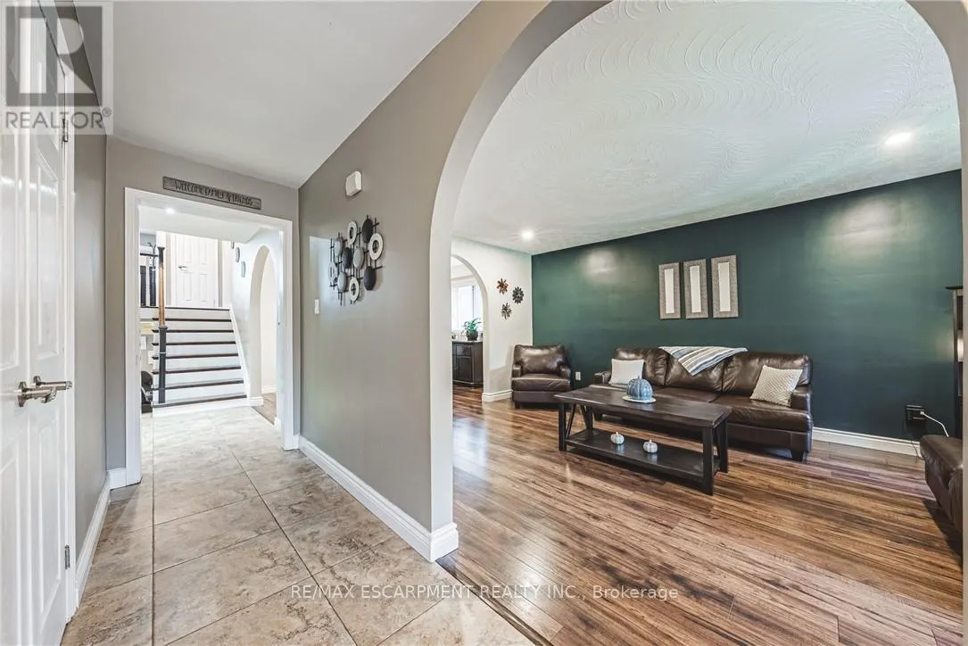 477 QUEEN VICTORIA DRIVE