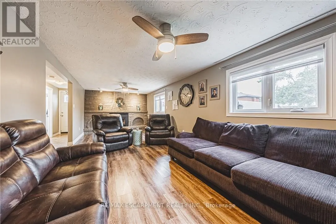 477 QUEEN VICTORIA DRIVE