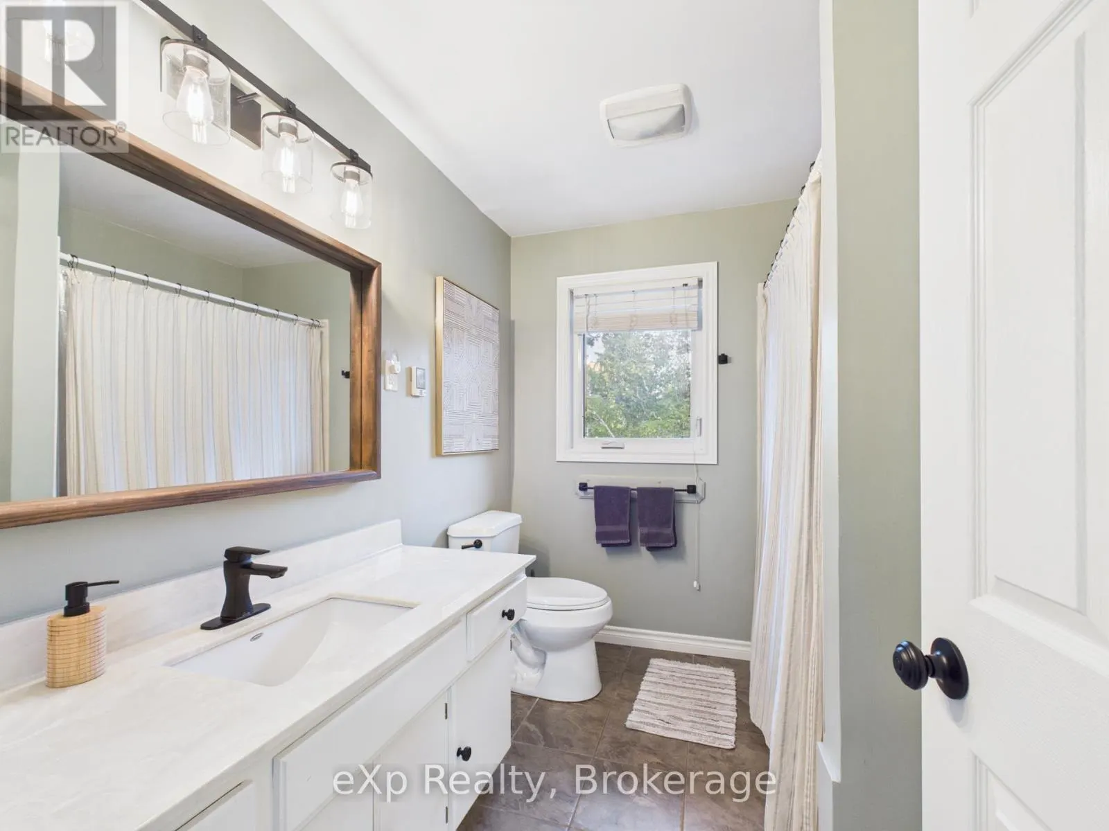 470 WILLIAMSBURG STREET