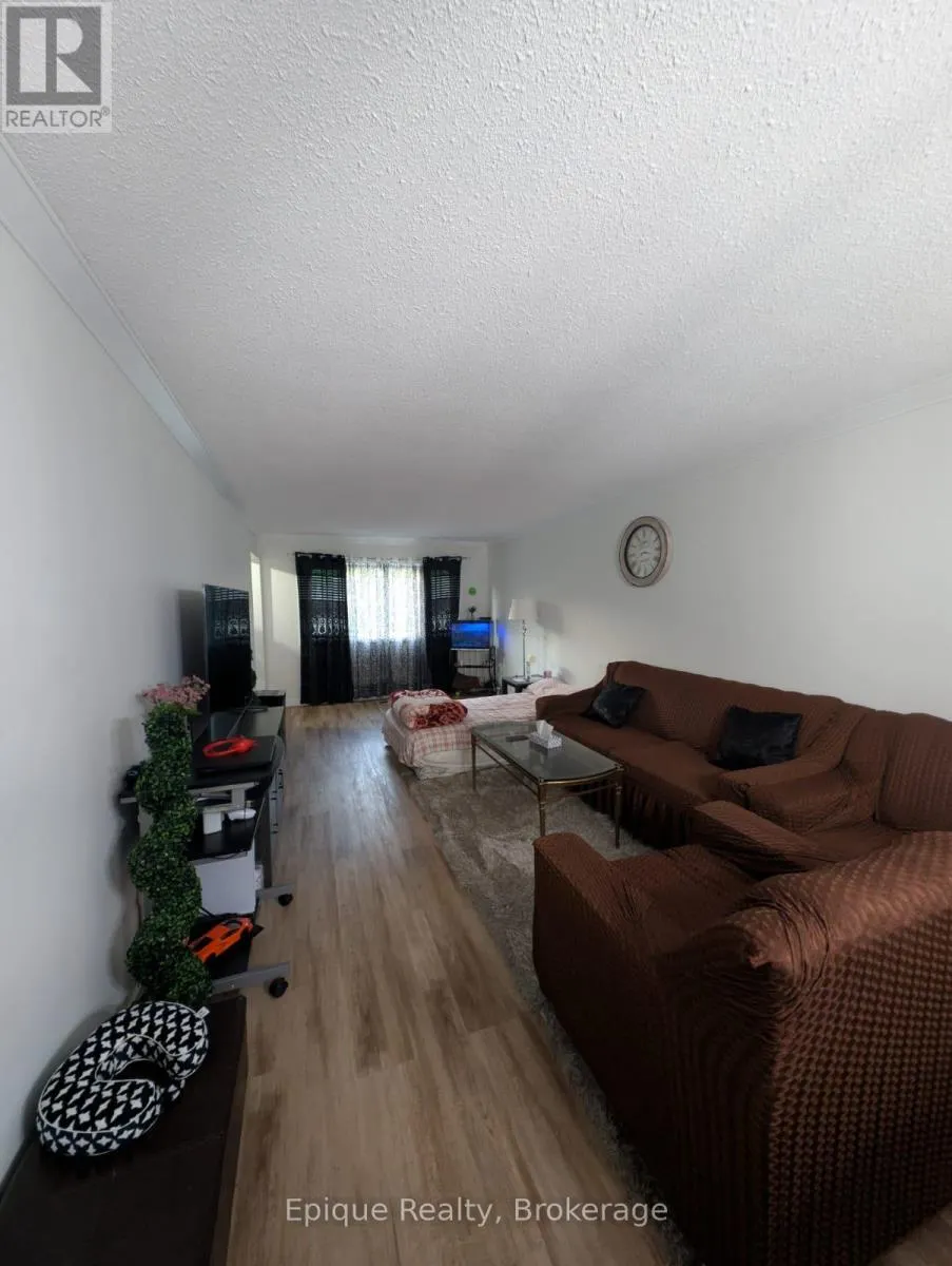 9 - 30 GREEN VALLEY DRIVE