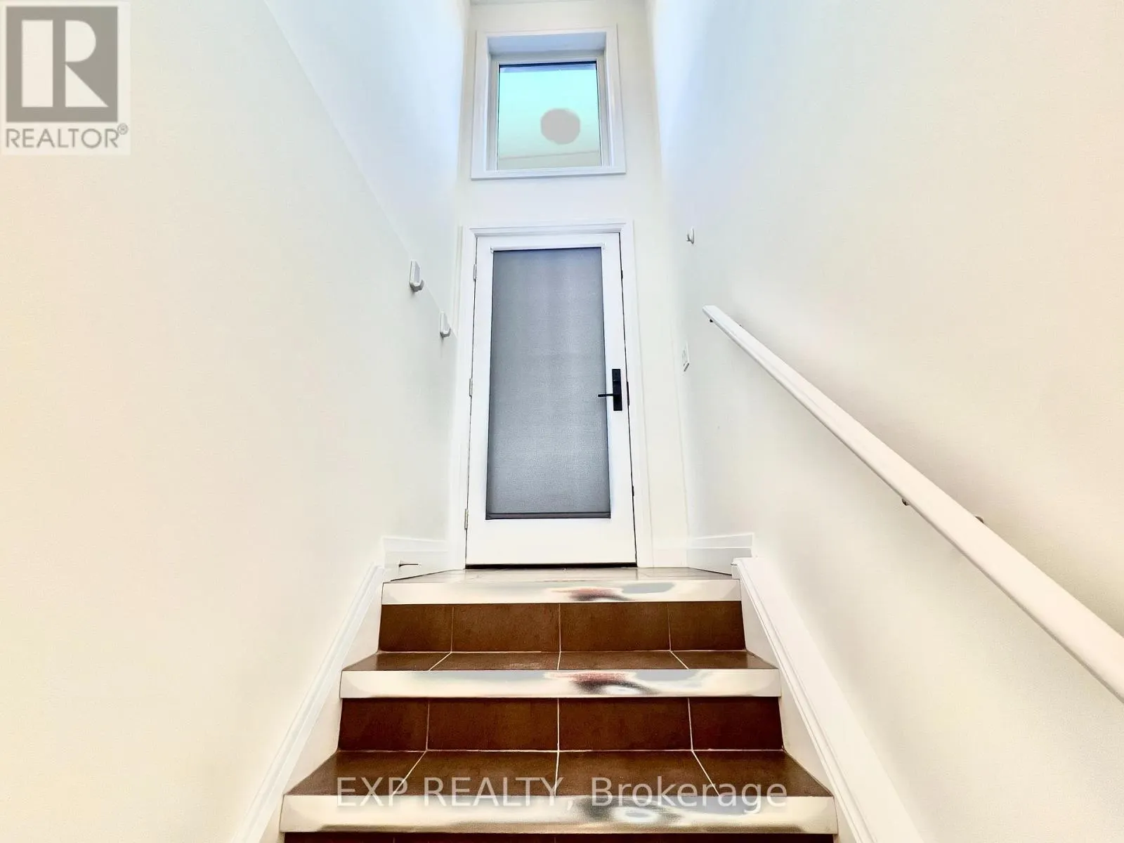 16 DUGGAN LANE N