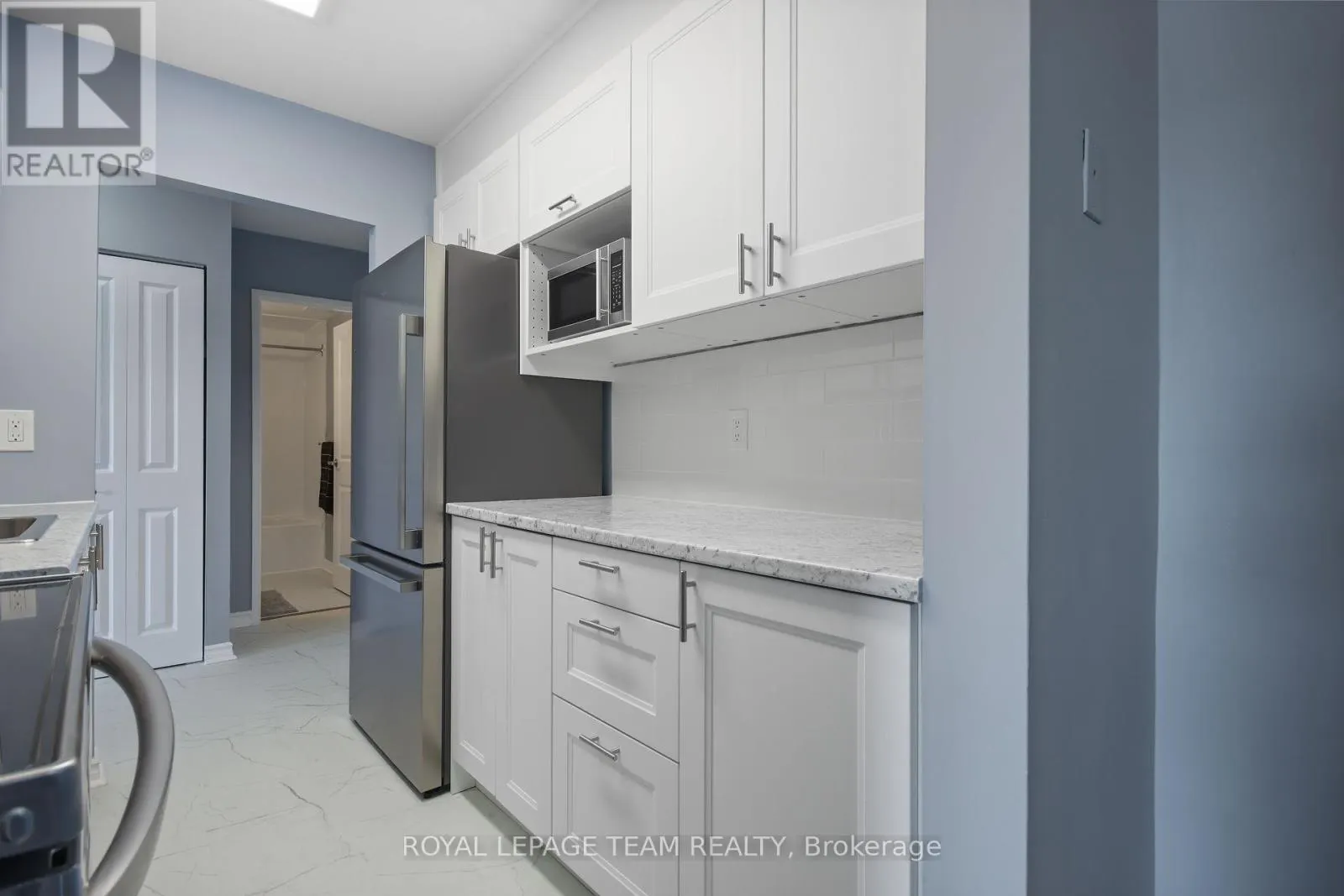 201B - 2041 ARROWSMITH DRIVE