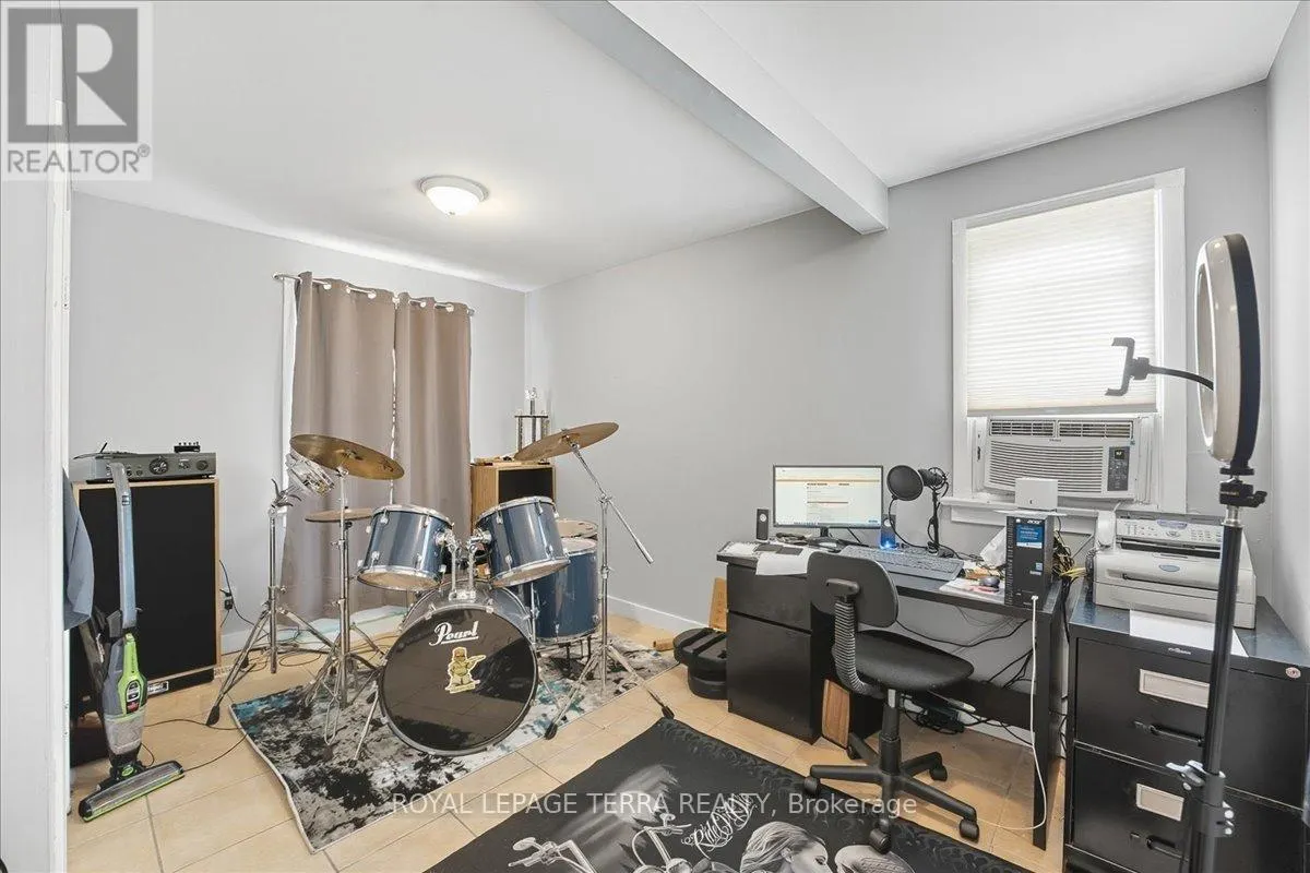 13029 LUNDYS LANE