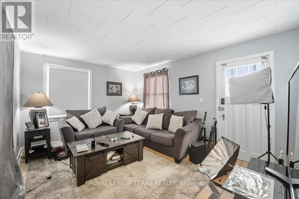13029 LUNDYS LANE