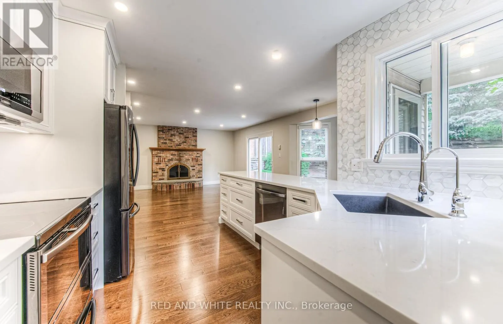 2 MORNINGVIEW PLACE