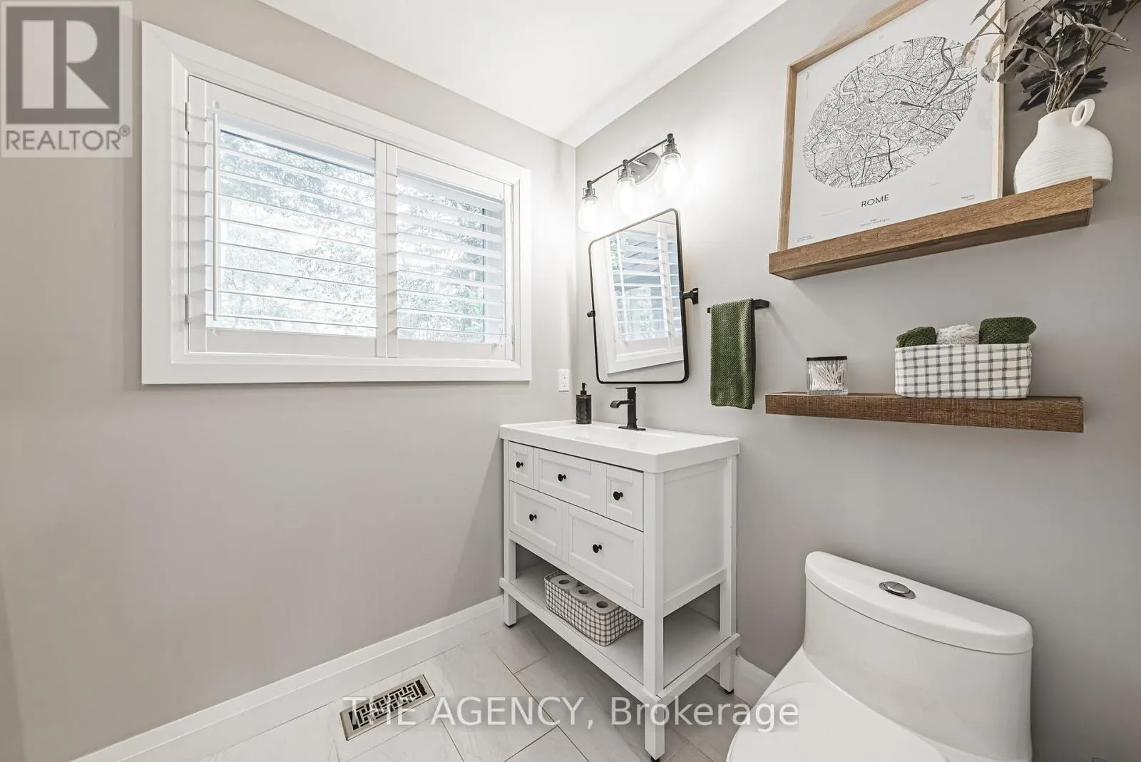 45 GOLF CLUB ROAD E