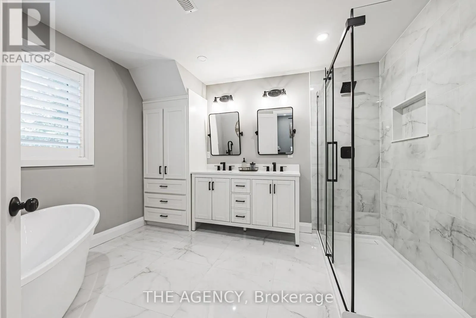 45 GOLF CLUB ROAD E
