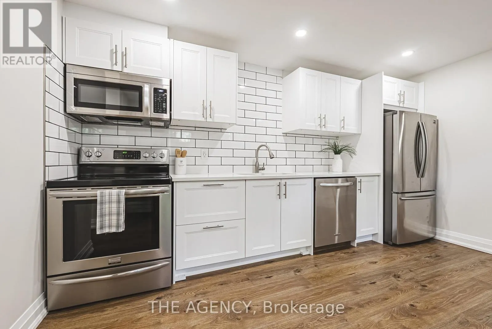 45 GOLF CLUB ROAD E