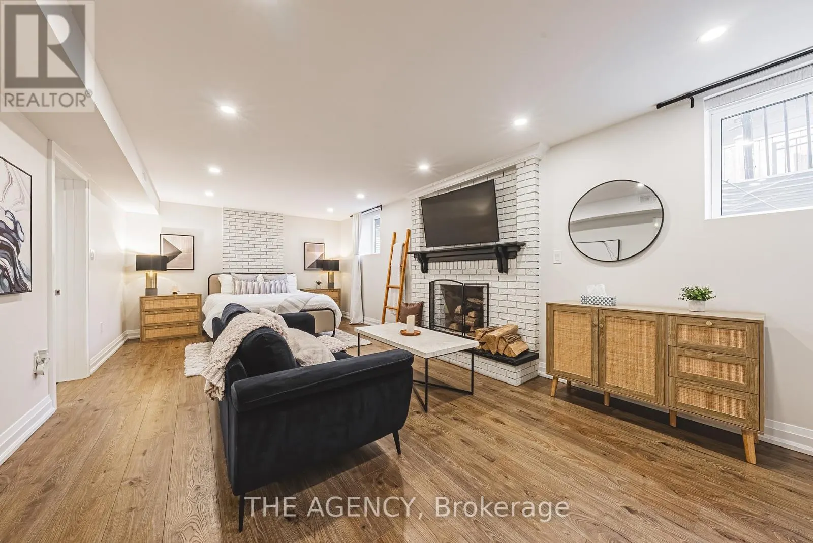 45 GOLF CLUB ROAD E