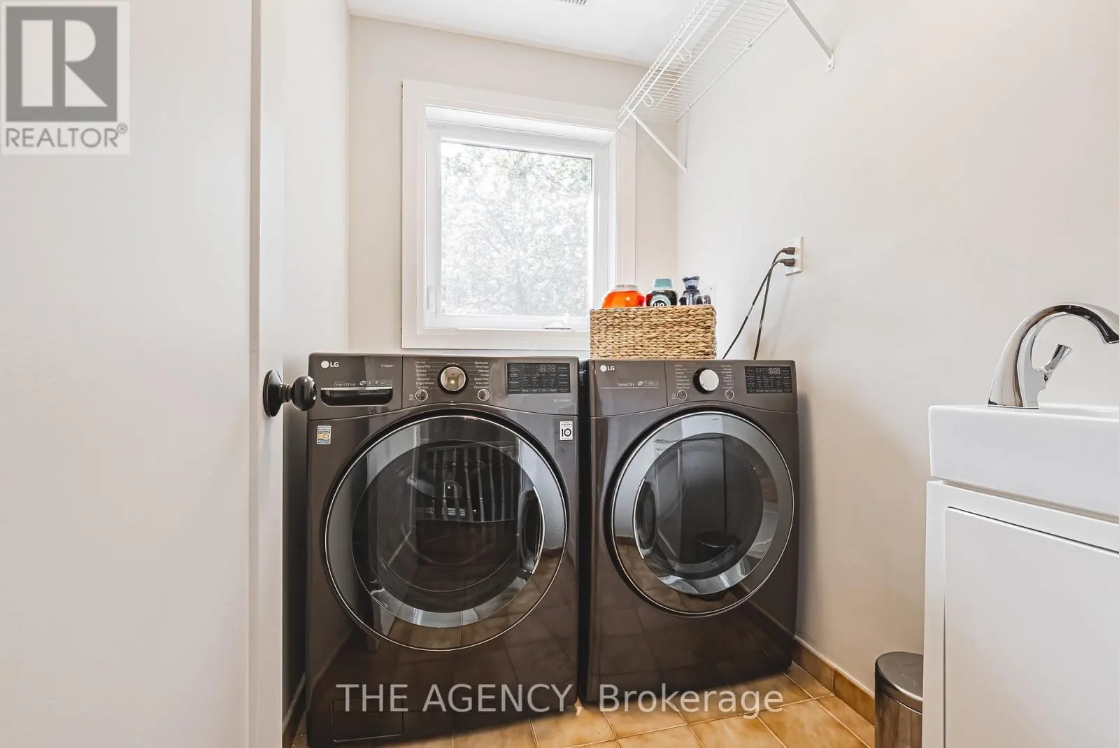 45 GOLF CLUB ROAD E