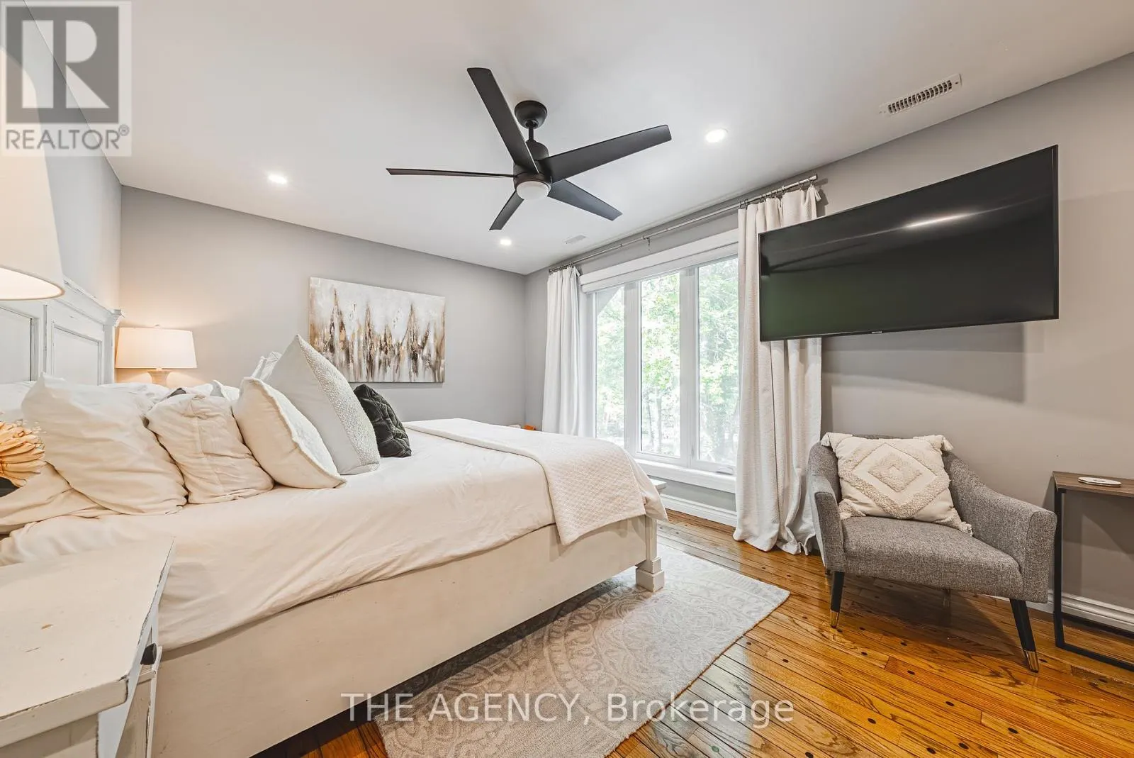 45 GOLF CLUB ROAD E
