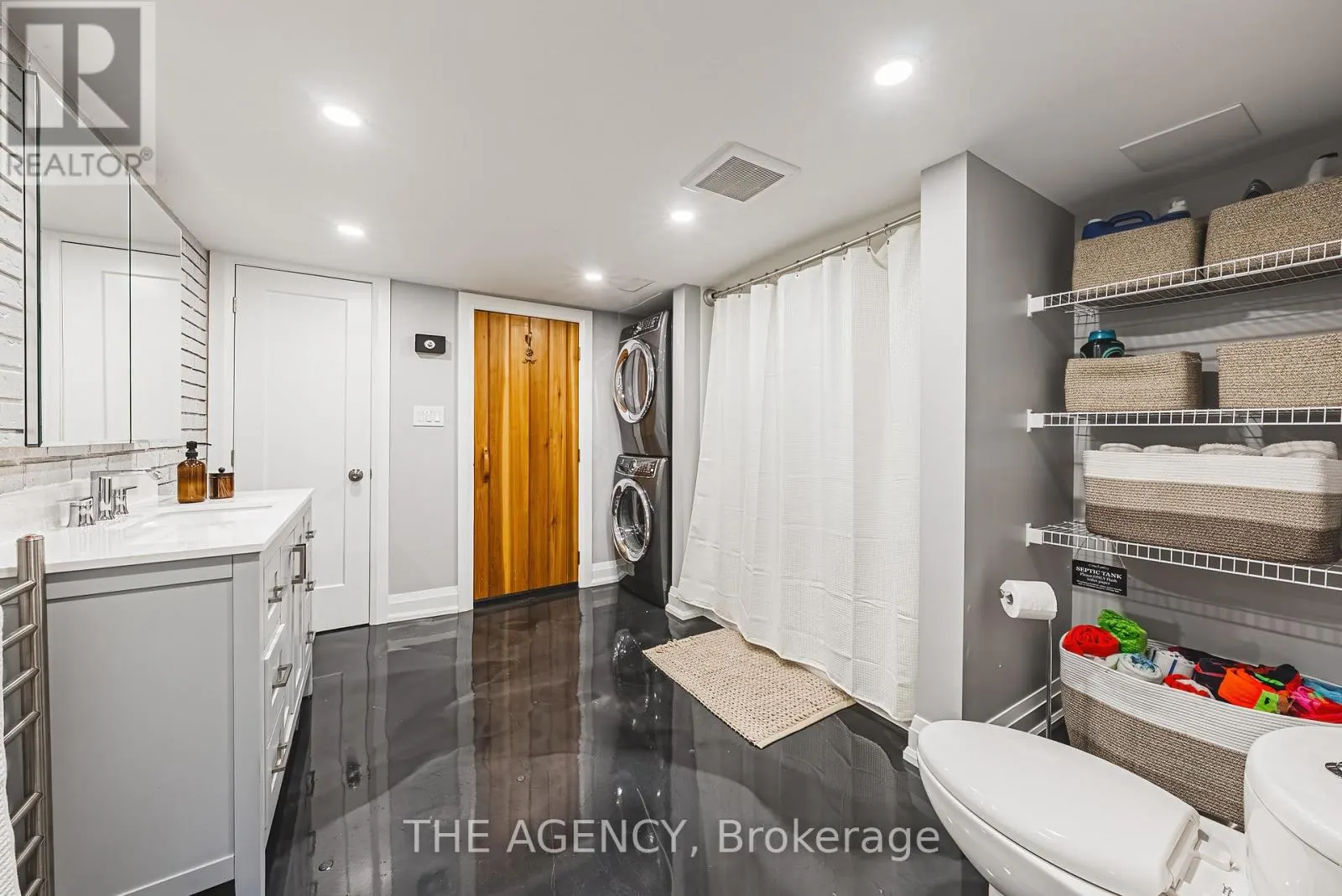 45 GOLF CLUB ROAD E