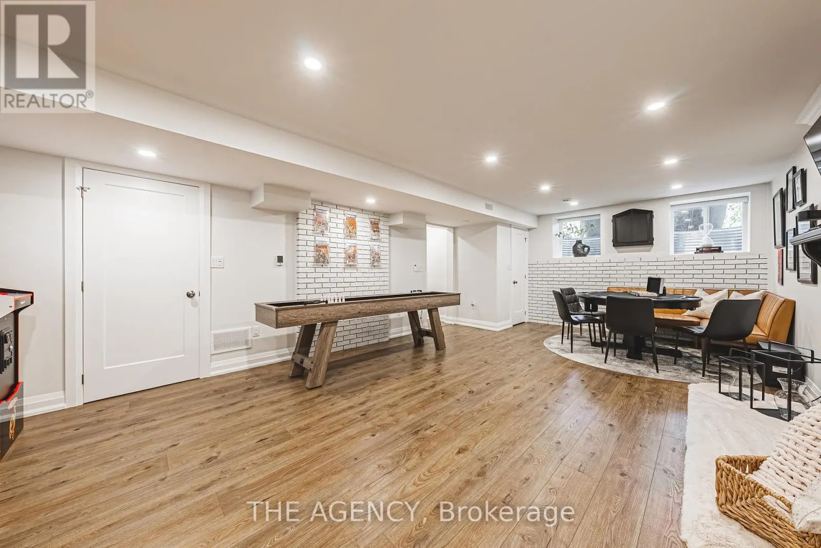 45 GOLF CLUB ROAD E