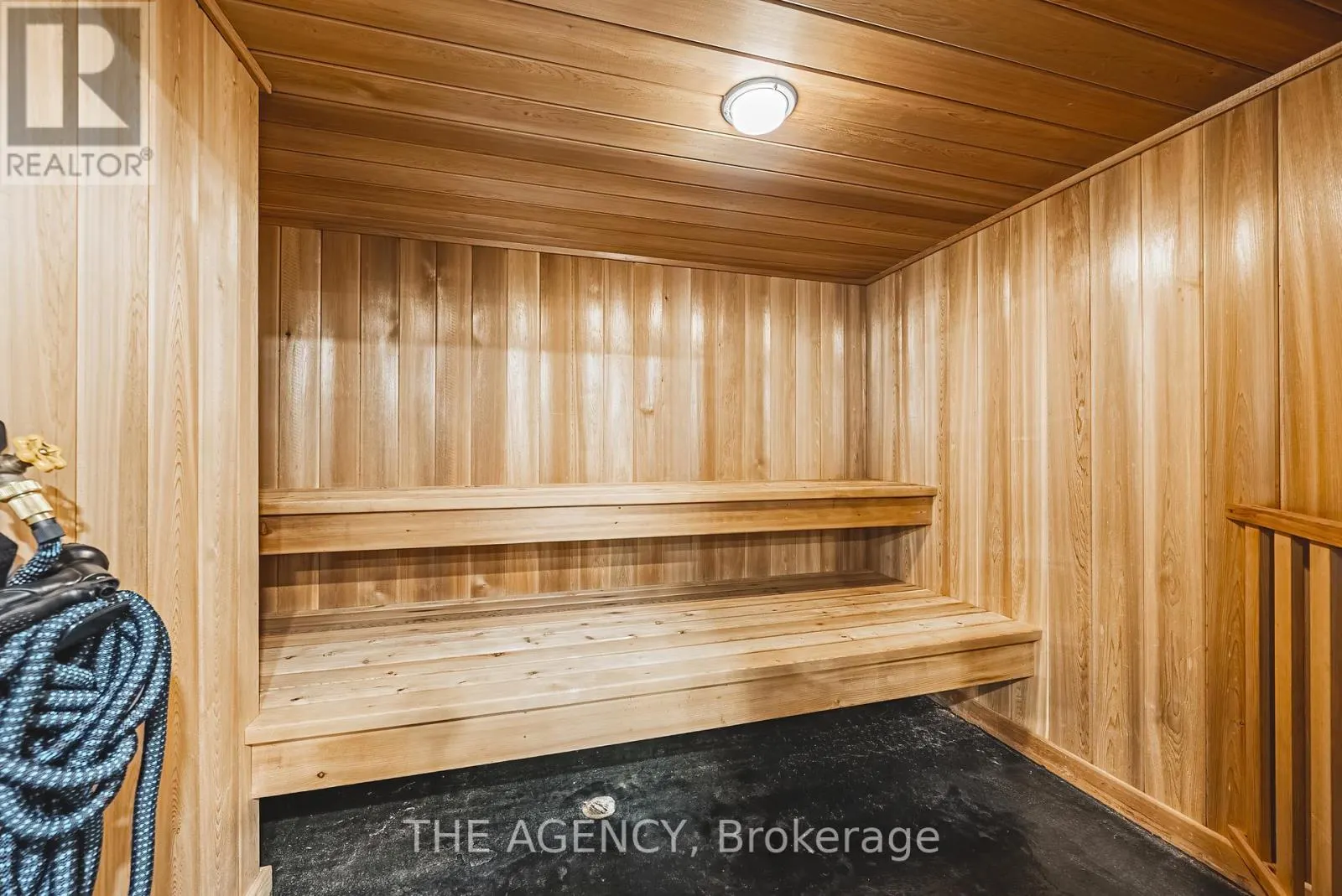 45 GOLF CLUB ROAD E