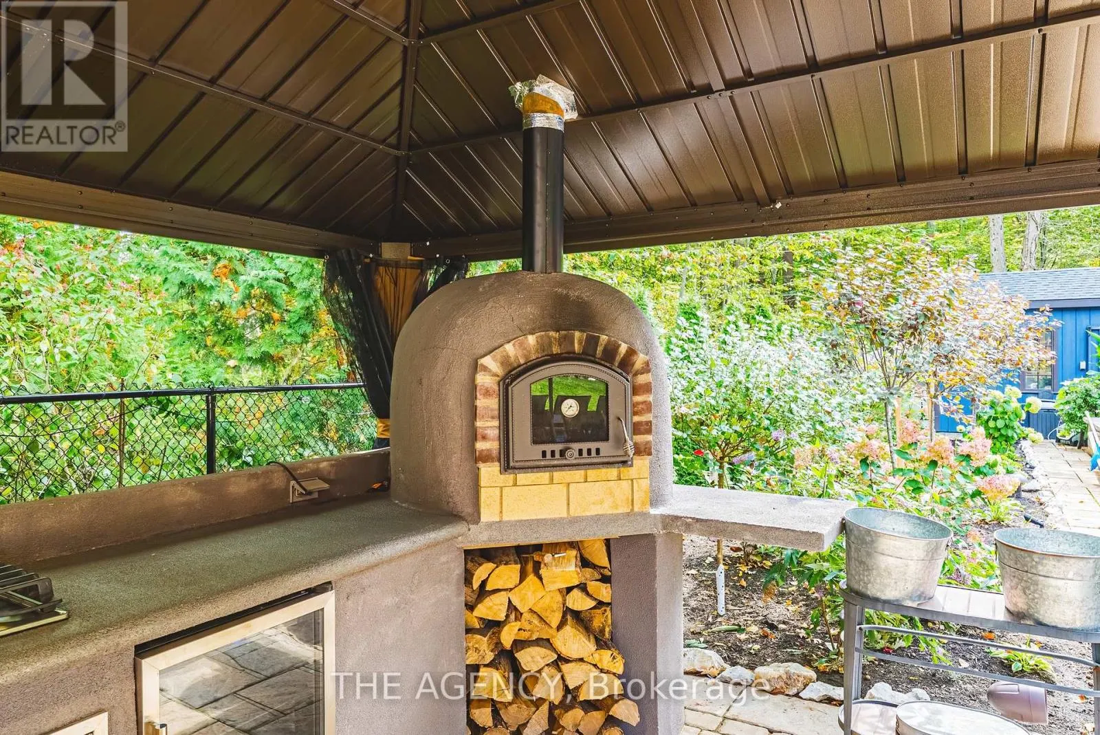 45 GOLF CLUB ROAD E