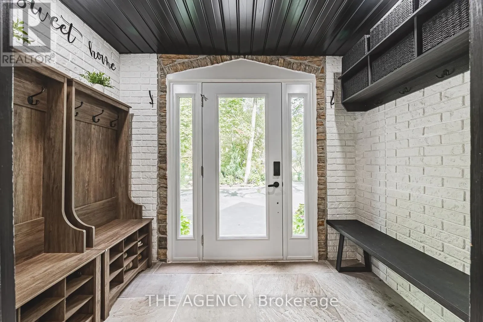 45 GOLF CLUB ROAD E