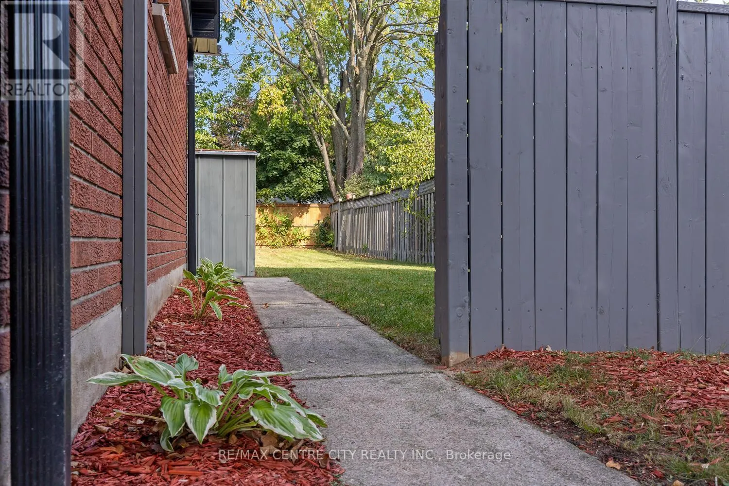 12 FIELD ROAD