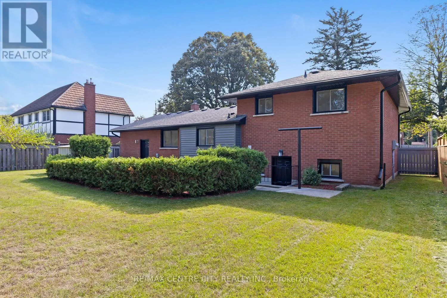 12 FIELD ROAD