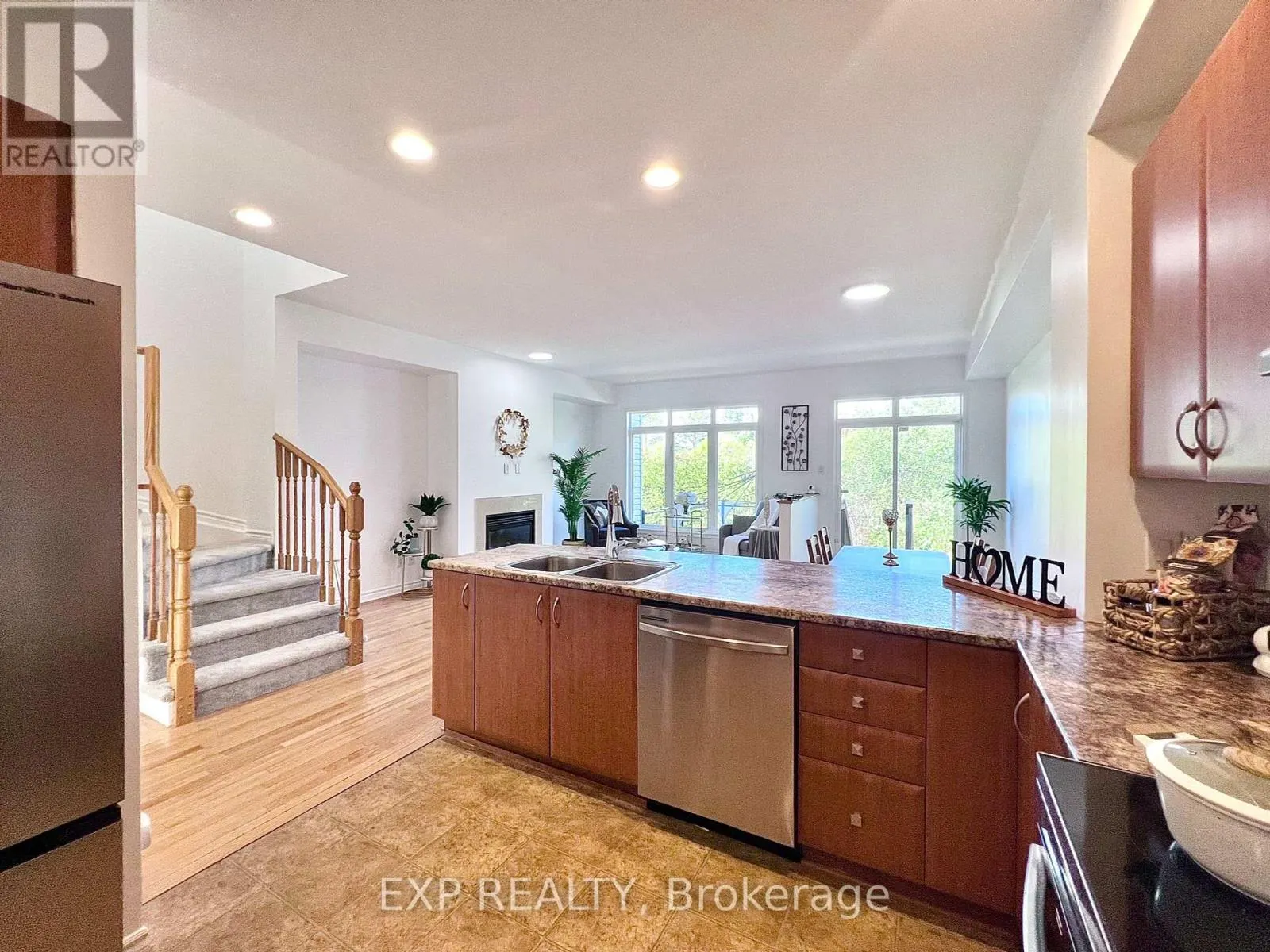 457 FOXHALL WAY