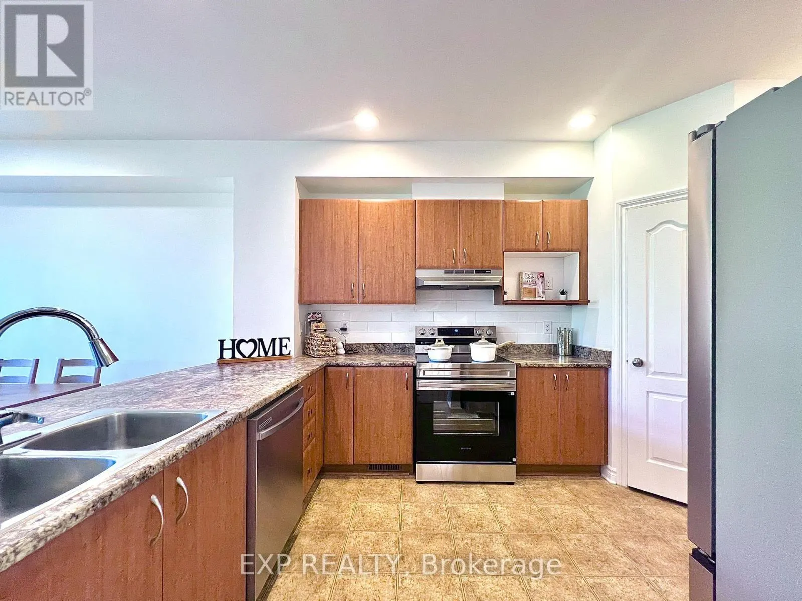 457 FOXHALL WAY