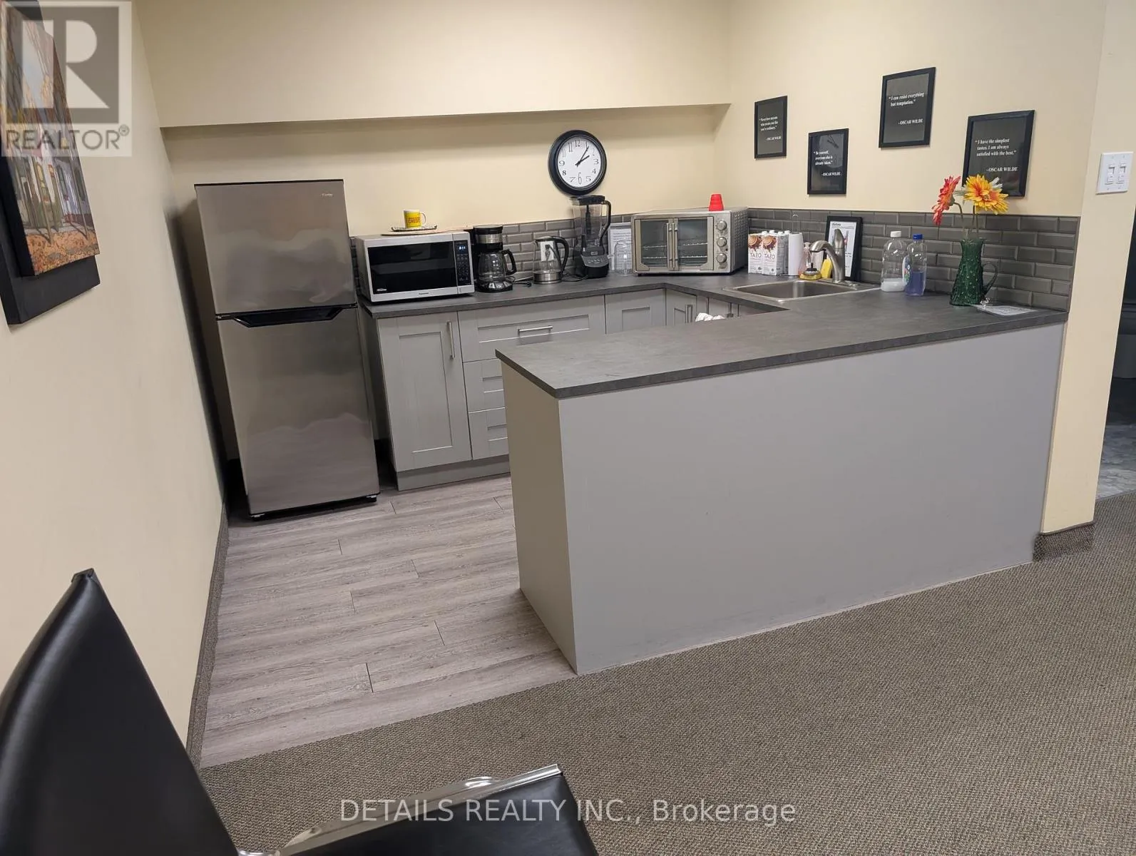 914 - 2951 RIVERSIDE DRIVE W