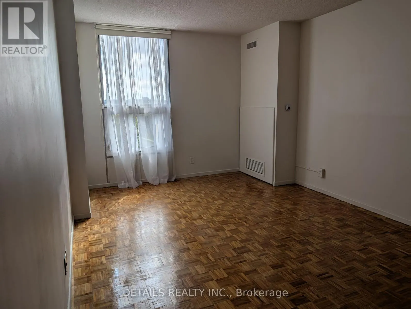 914 - 2951 RIVERSIDE DRIVE W