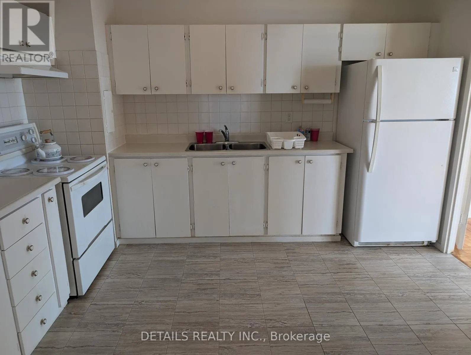 914 - 2951 RIVERSIDE DRIVE W