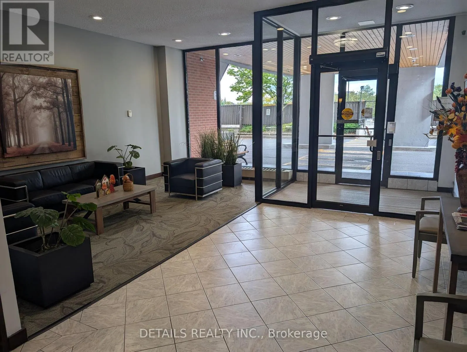 914 - 2951 RIVERSIDE DRIVE W