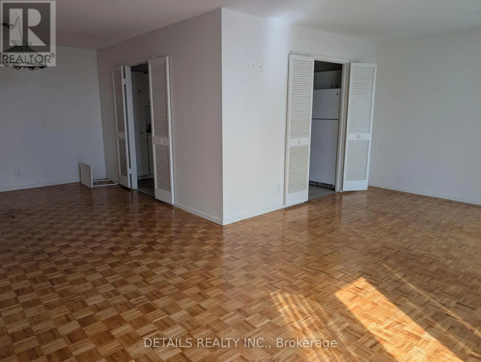 914 - 2951 RIVERSIDE DRIVE W