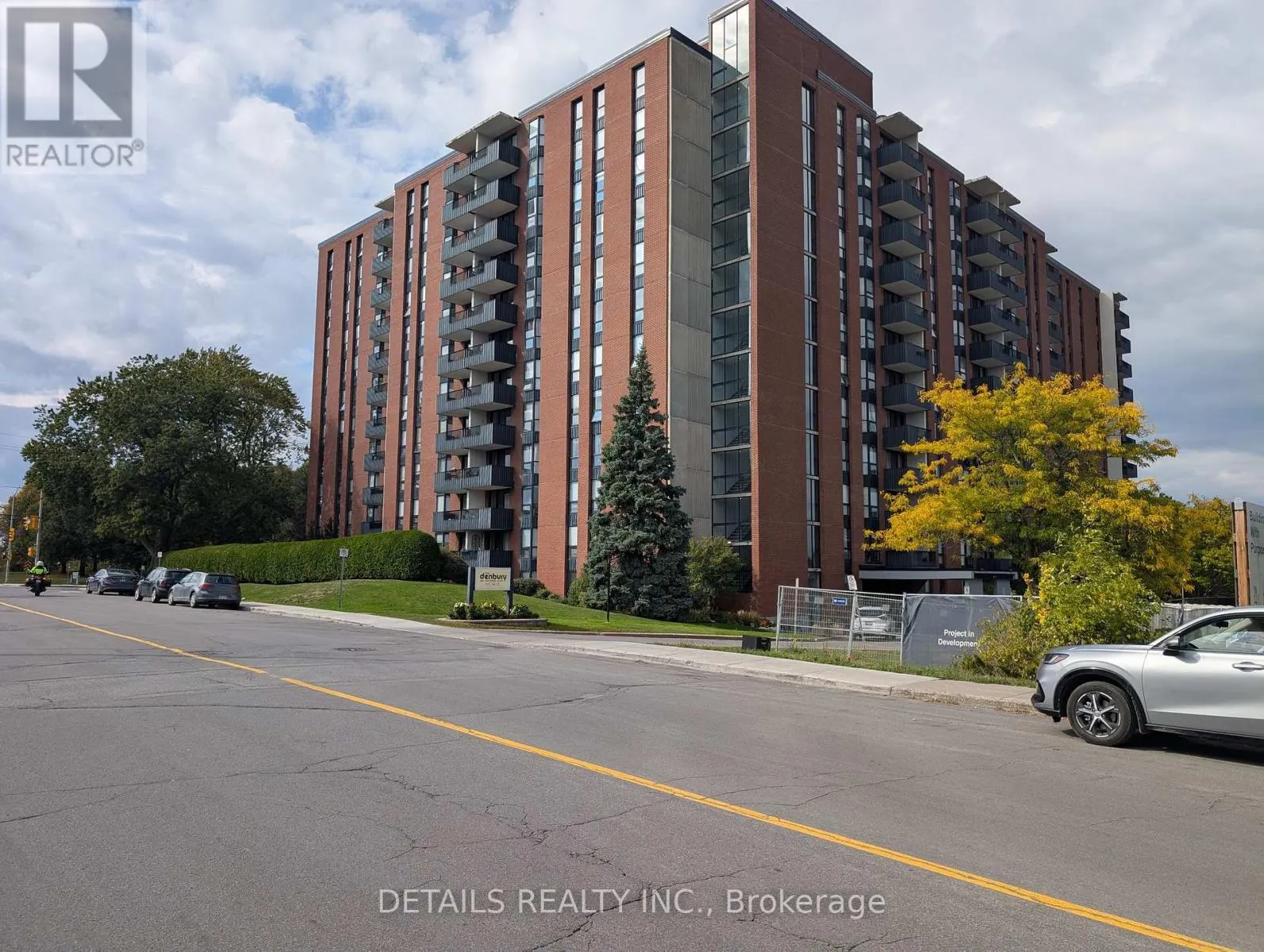 914 - 2951 RIVERSIDE DRIVE W
