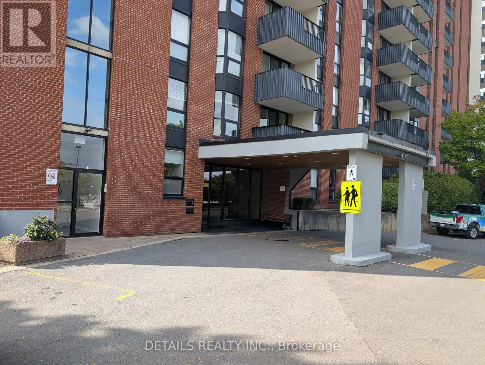 914 - 2951 RIVERSIDE DRIVE W
