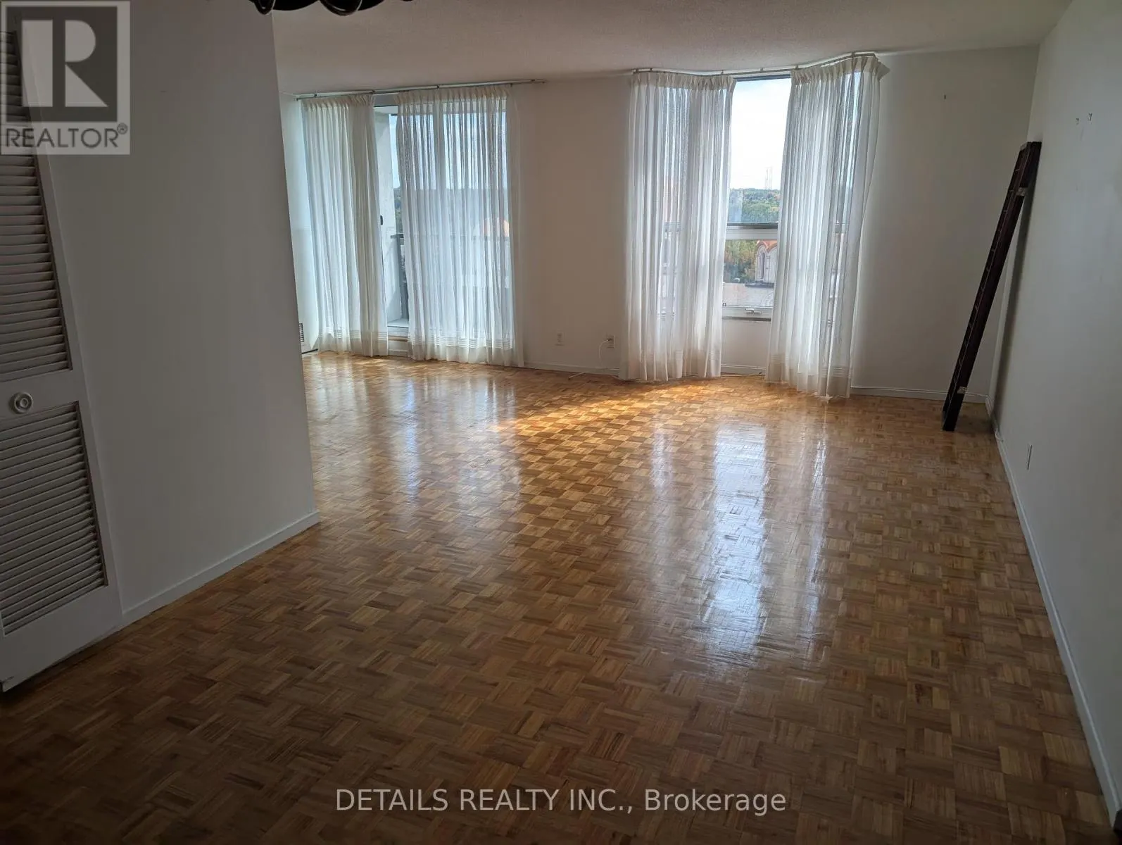 914 - 2951 RIVERSIDE DRIVE W