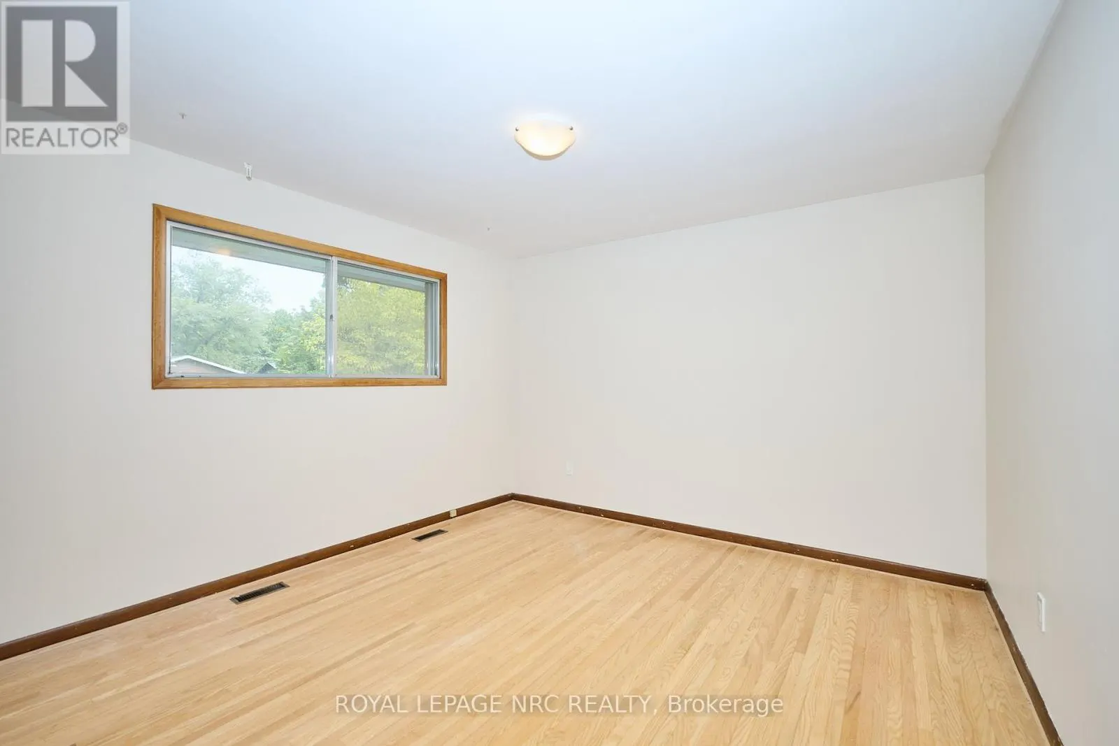 17 ALAN CRESCENT