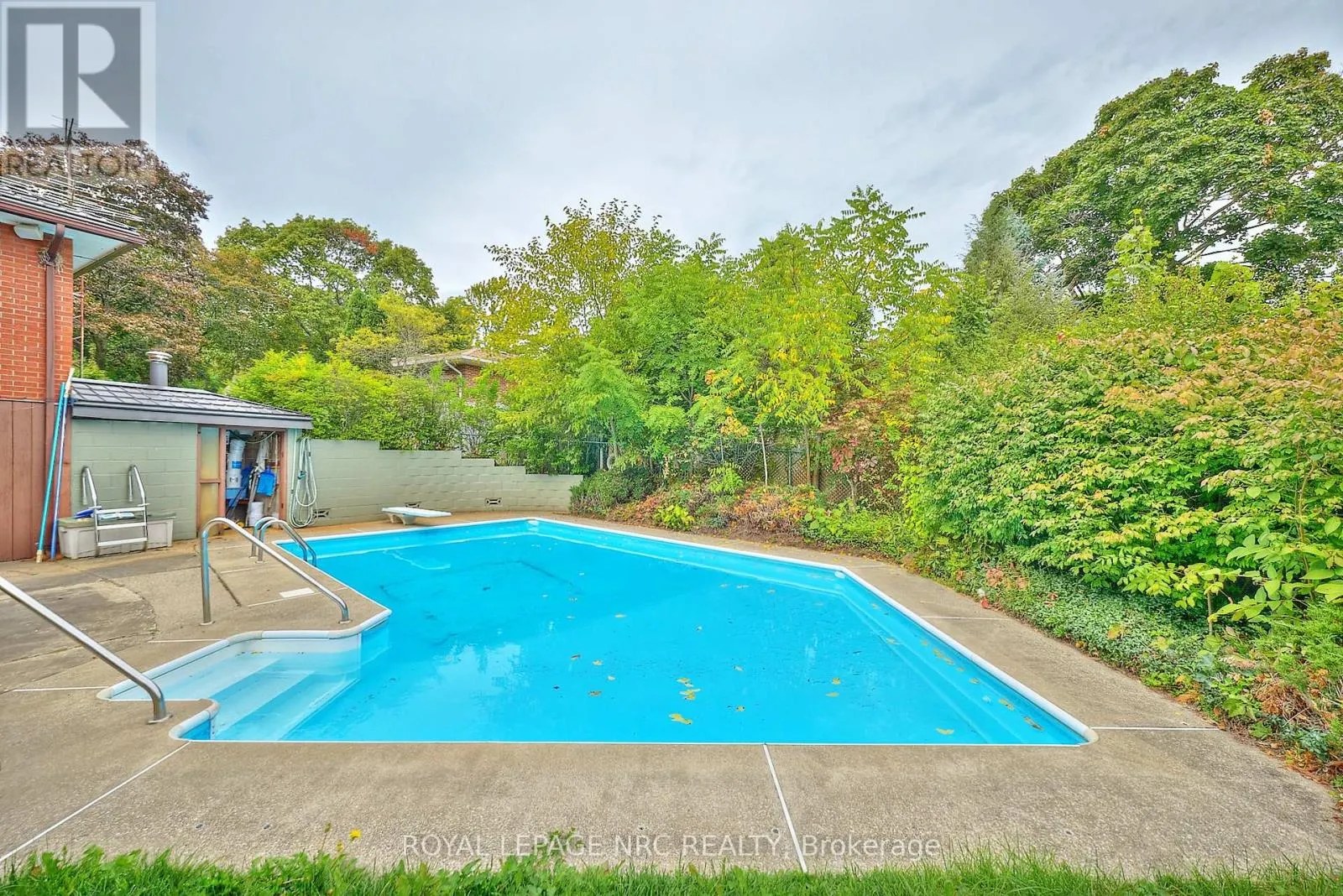 17 ALAN CRESCENT