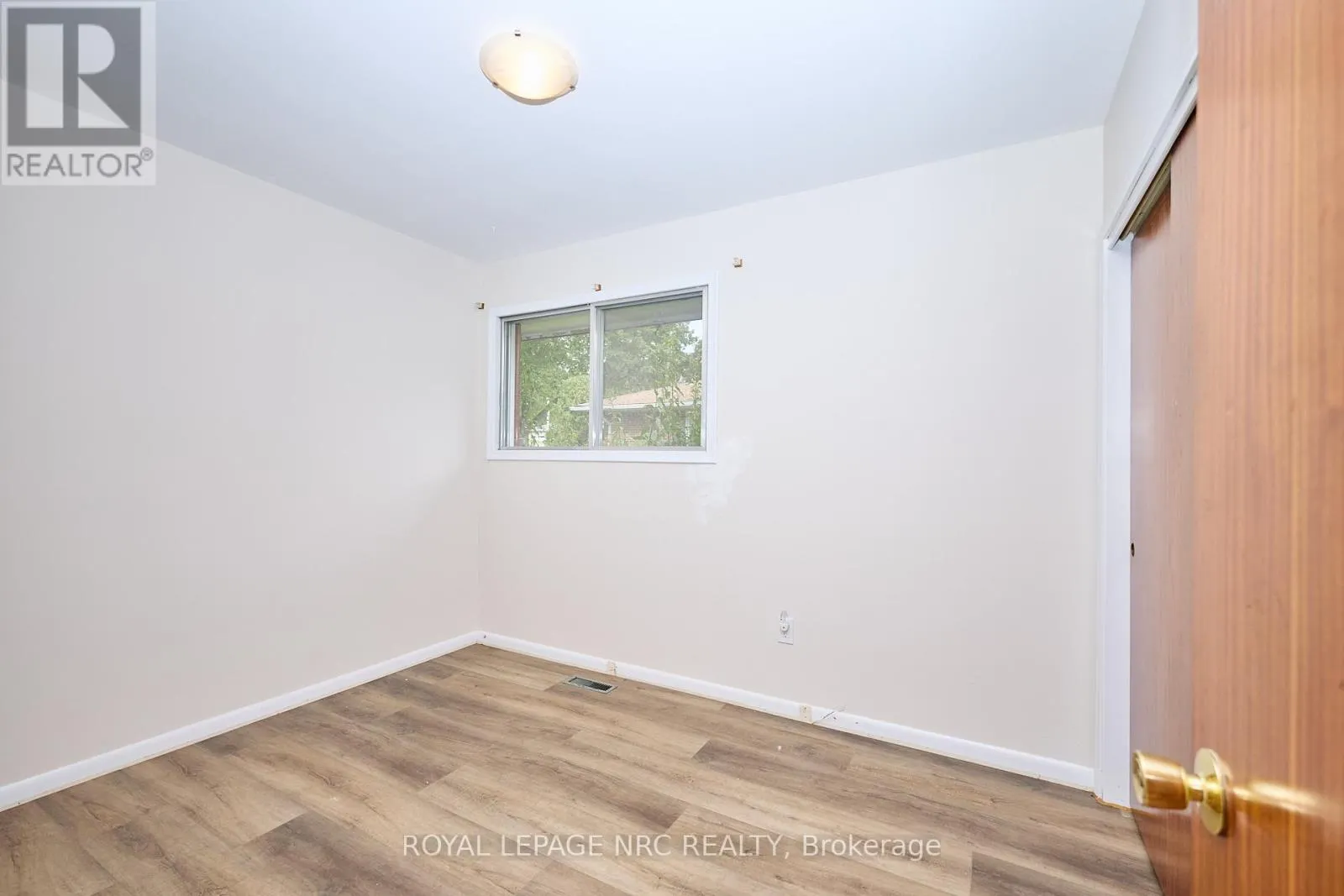 17 ALAN CRESCENT