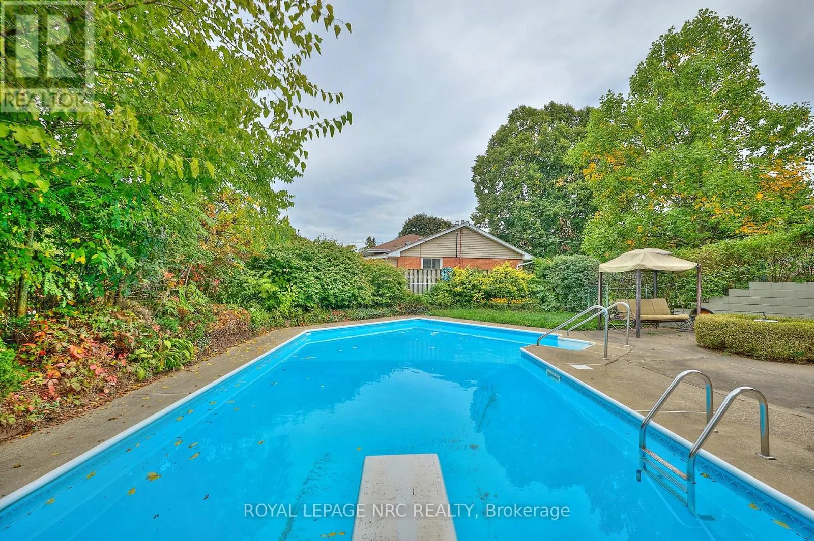 17 ALAN CRESCENT