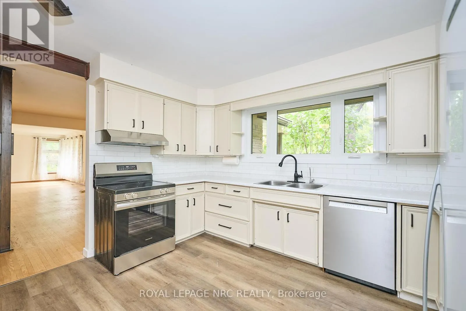 17 ALAN CRESCENT