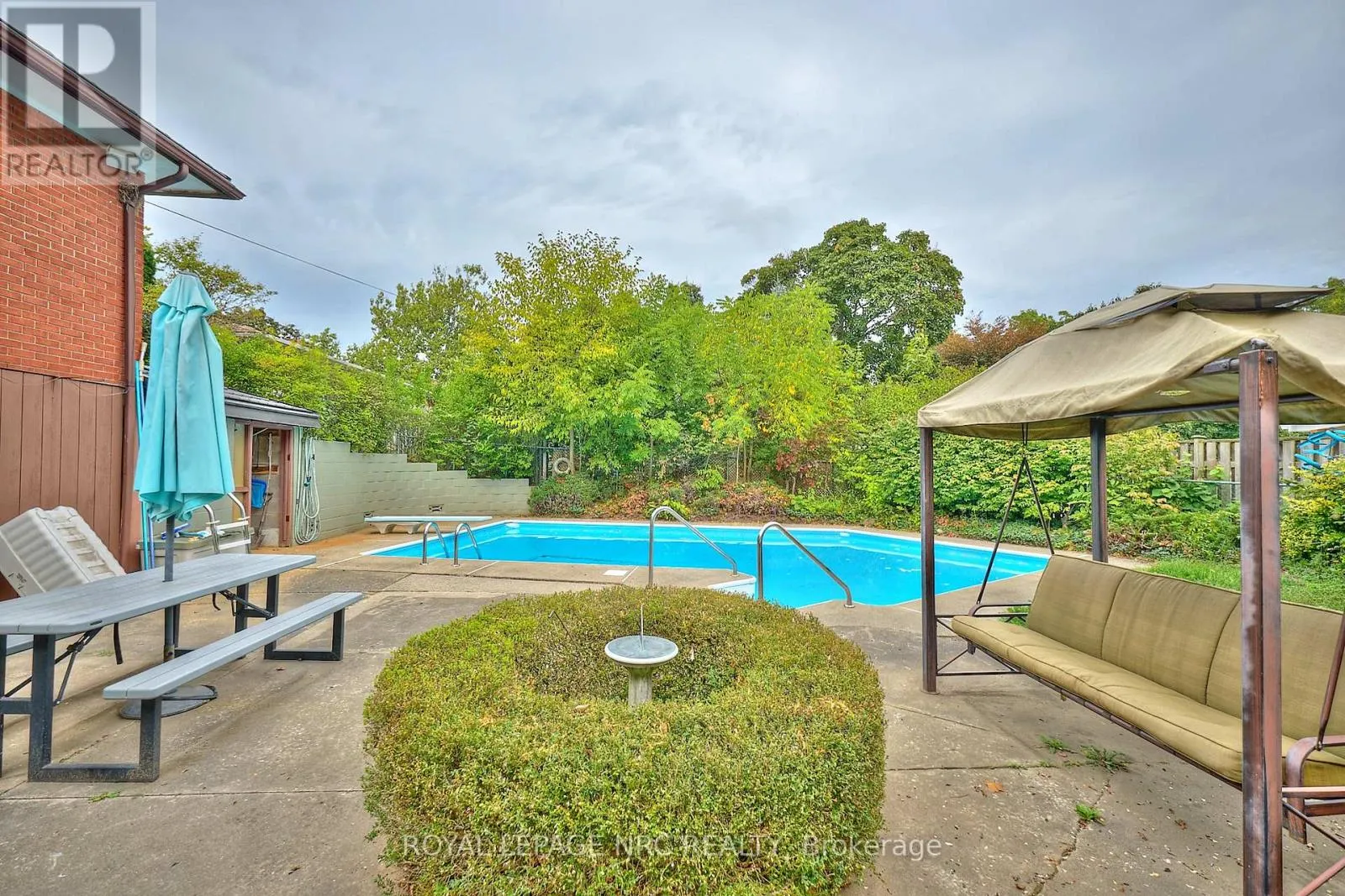 17 ALAN CRESCENT