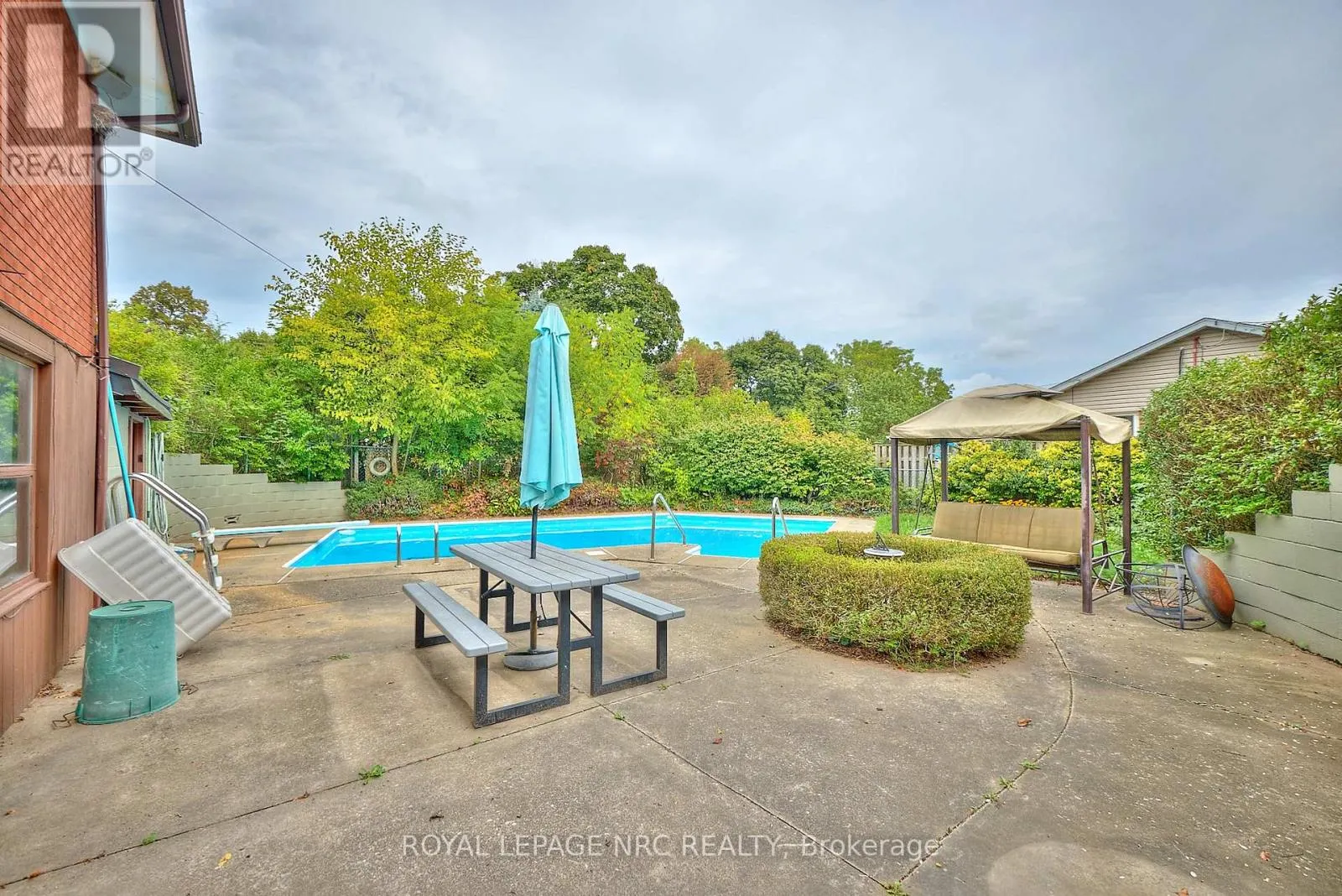 17 ALAN CRESCENT