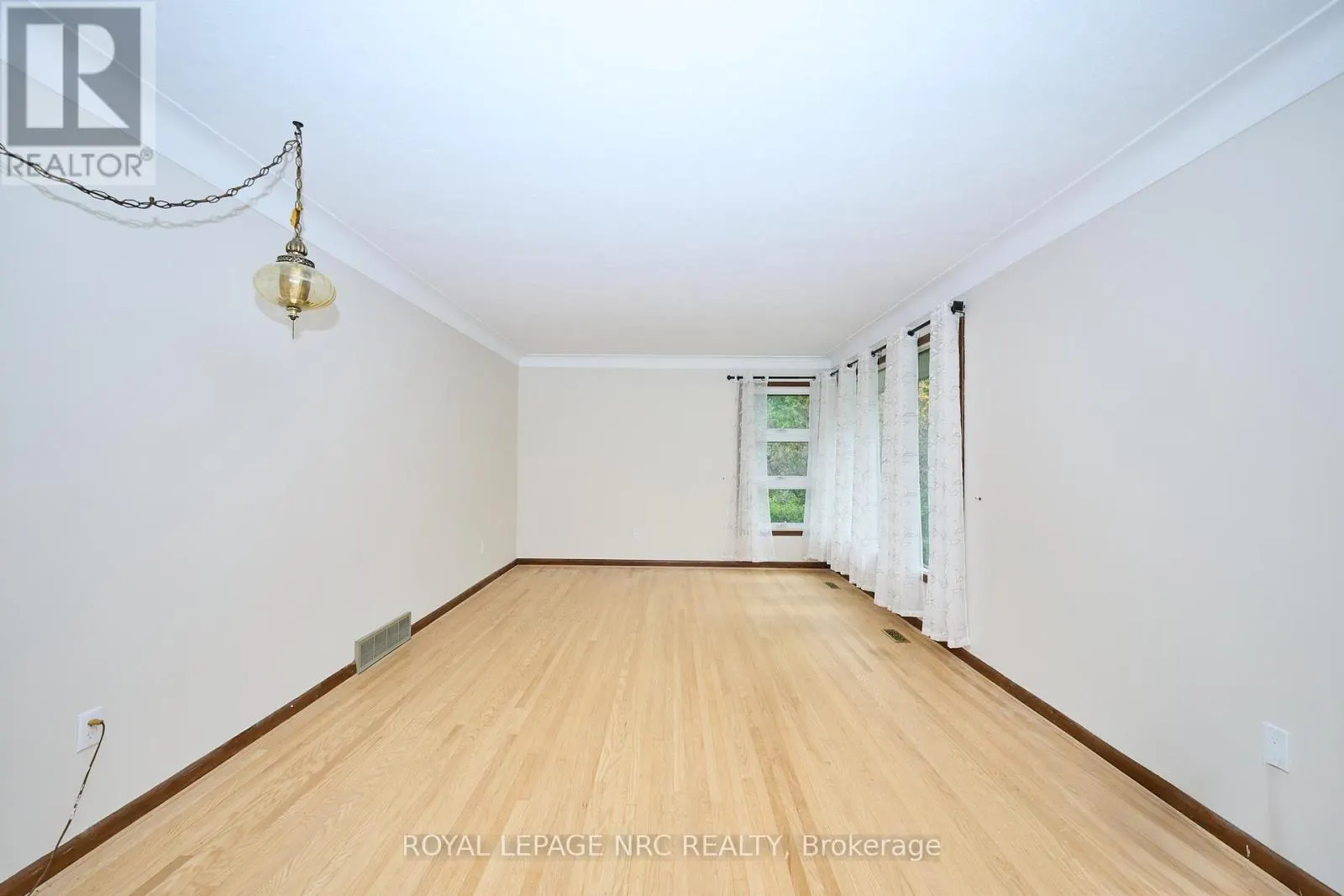 17 ALAN CRESCENT