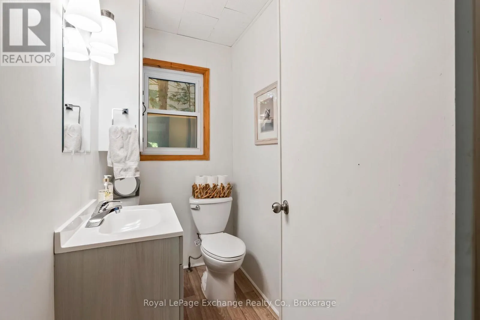 10 EDGEMERE AVENUE