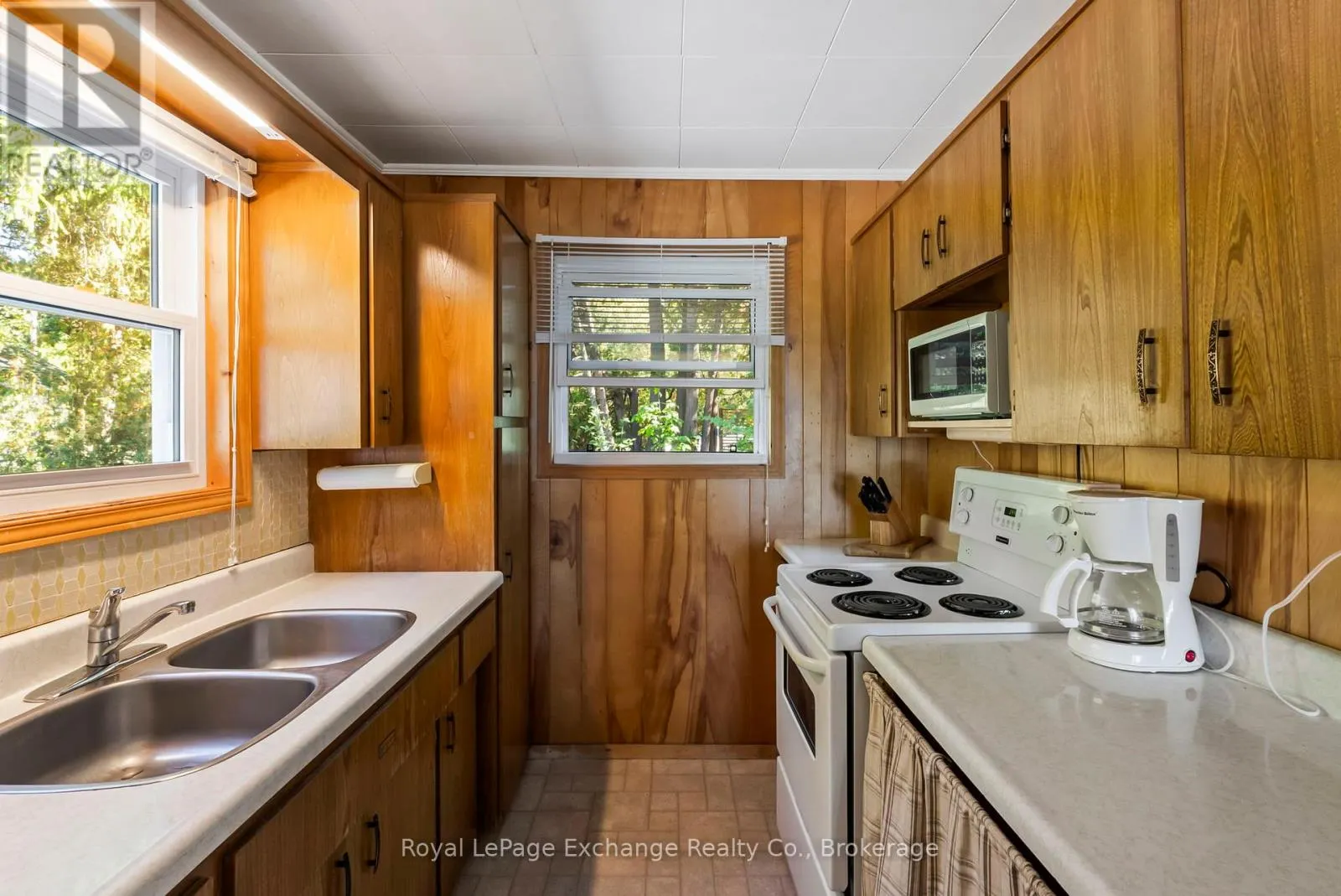 10 EDGEMERE AVENUE
