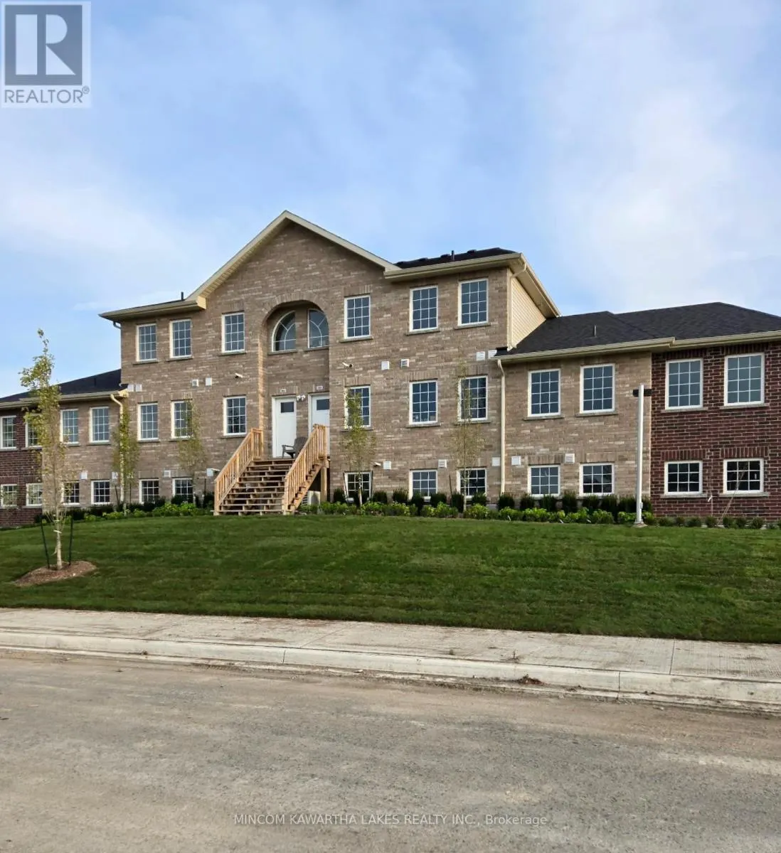 101 - 50 MAPLE AVENUE, #101