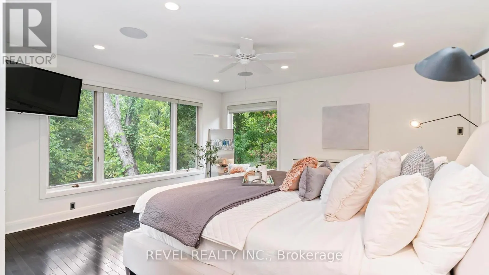 76 TALLWOOD CIRCLE