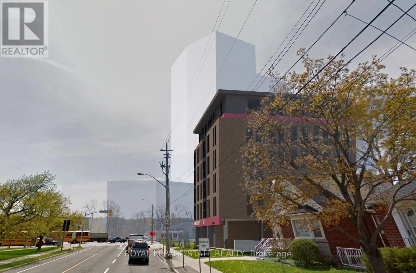 906 MAIN STREET W