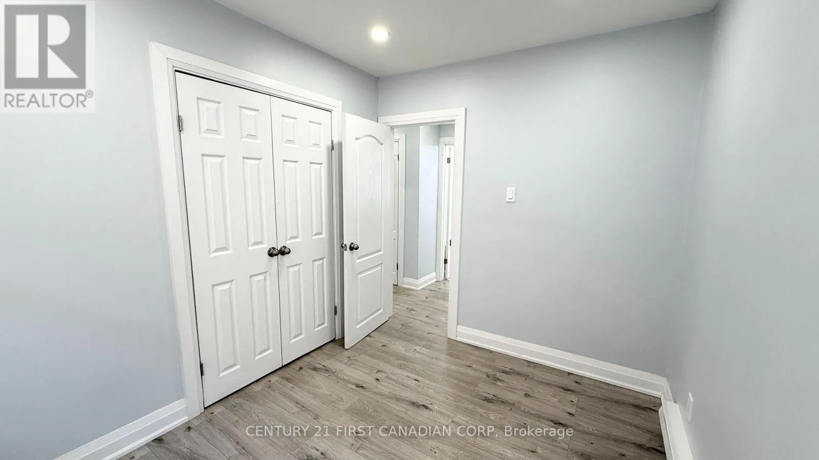 UPPER APARTMENT - 17 CARFRAE CRESCENT