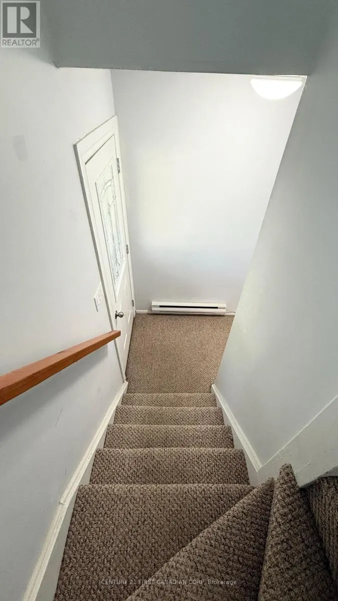 UPPER APARTMENT - 17 CARFRAE CRESCENT